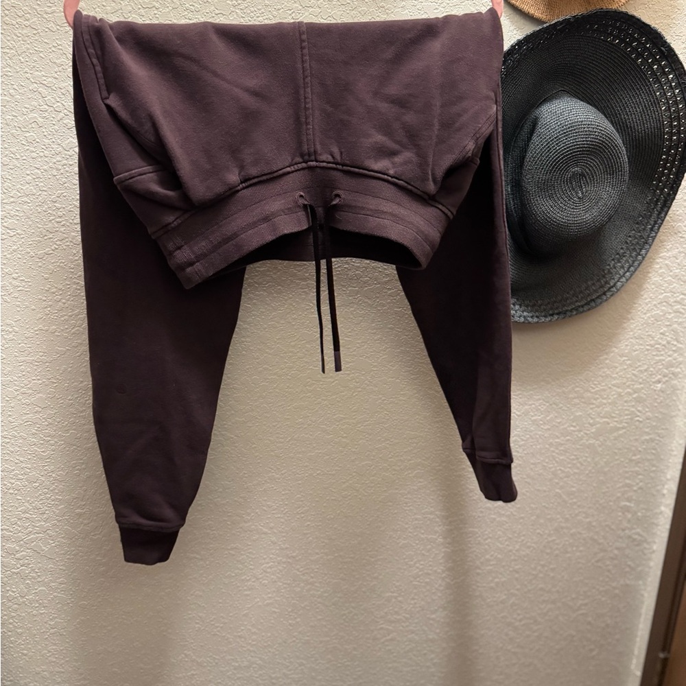 ❌SOLD❌Lululemon Scuba Joggers - Picture 4 of 8